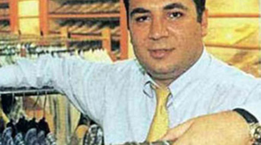 İşadamı i&ccedil;ki masasında arkadaşını &ouml;ld&uuml;rd&uuml;