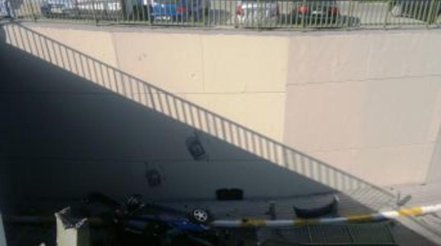 Otomobiliyle Alt Ge&ccedil;ide U&ccedil;tu