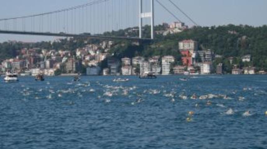 Asya'dan Avrupa'ya Y&uuml;zerek Ge&ccedil;iyorlar