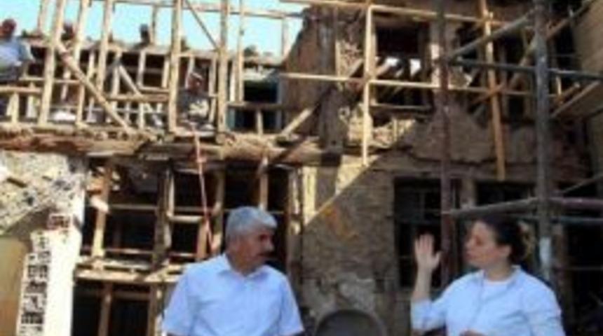 Odunpazarı Belediye Başkanı Burhan Sakallı Restorasyon &Ccedil;alışmalarını Yakından Takip Ediyor