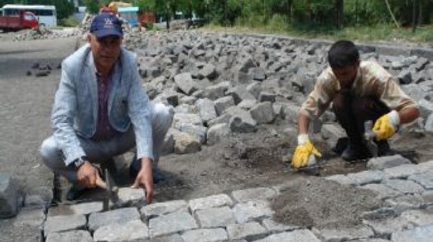Yakutiye Belediye Başkanı Ali Korkut, Ekmeğini Taştan &Ccedil;ıkarıyor