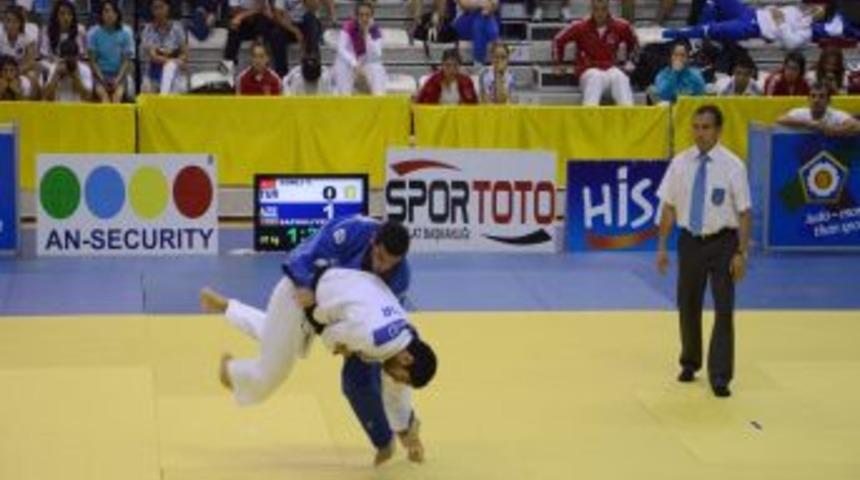 T&uuml;rk Judo Milli Takımı 11 Madalya Kazandı