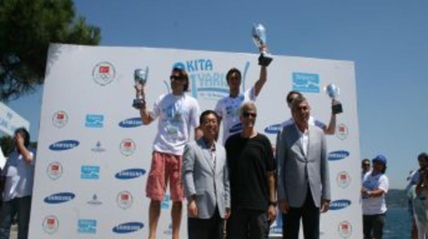 İstanbul Boğazı'nı Y&uuml;zerek Ge&ccedil;tiler