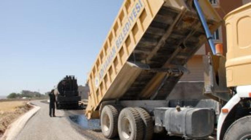 Adıyaman'da Alt Yapısı Tamamlanan Yollar Sathi Asfalt Kaplama Yapılıyor