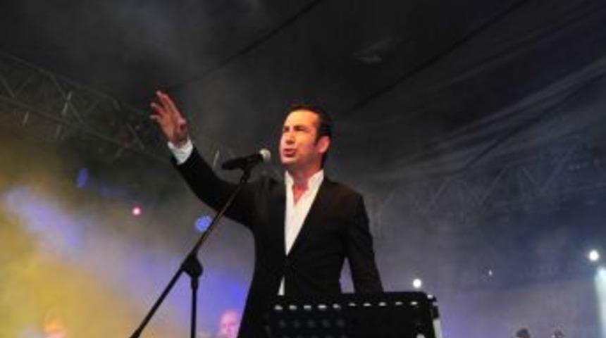 T&uuml;zmen, Beylikd&uuml;z&uuml; Sahilinde T&uuml;rk Bayrağı A&ccedil;tı