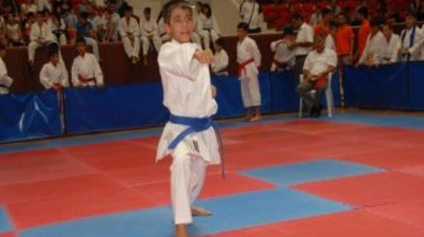 Ay-yıldızlı Forma İ&ccedil;in Birbirlerine Rakip Oldular