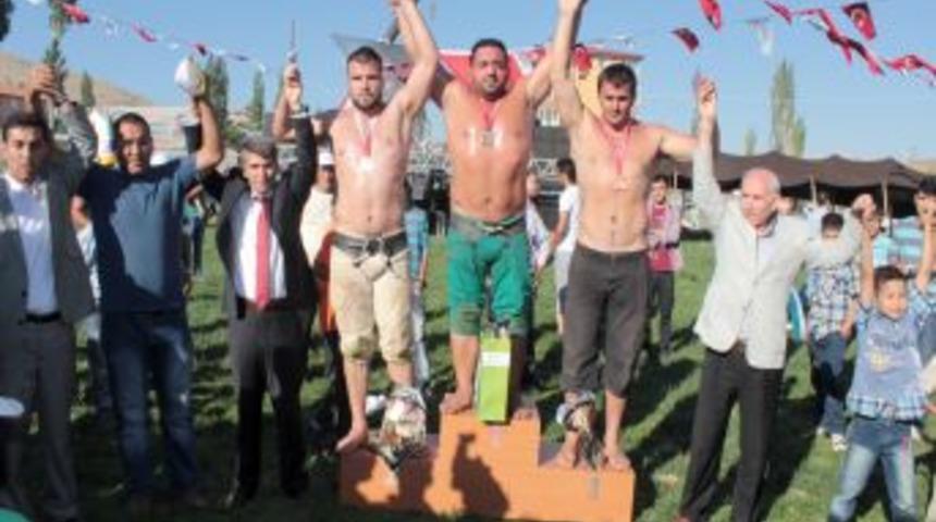 Tufanbeyli Karakucak G&uuml;reşlerinin Başpehlivanı Ali Rıza Kaya Oldu