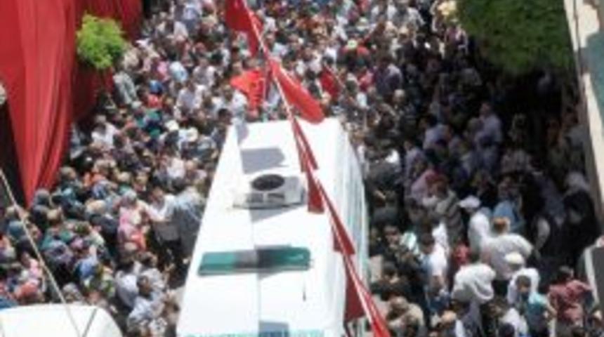 Şehit Uzman &Ccedil;avuş &Ouml;zdemir'in Cenazesi, Gaziantep'te Toprağa Verildi