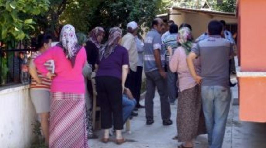 D&uuml;ğ&uuml;ne Beklediği Eşinin &Ouml;l&uuml;s&uuml;yle Karşılaştı