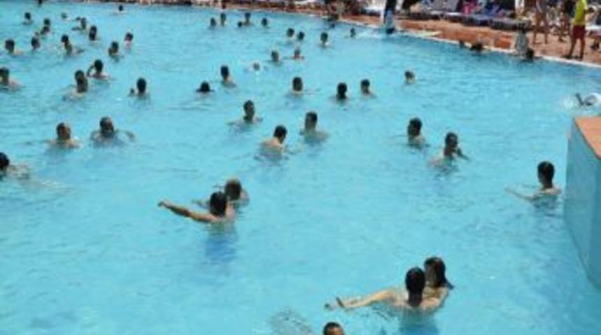 Sıcaktan Bunalan Su Parkına Koştu