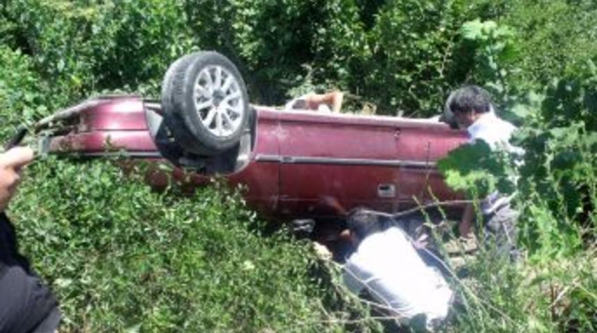 Otomobil Şarampole Yuvarlandı: 5 Yaralı