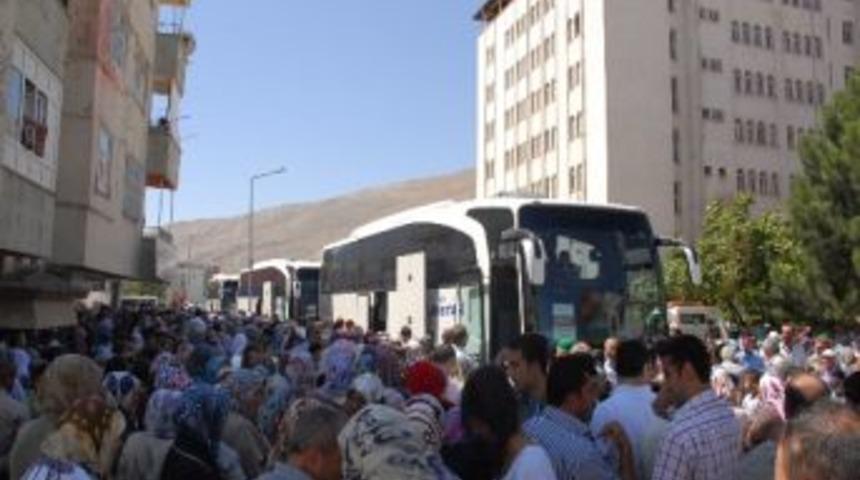 176 Umreci Kutsal Topraklara Uğurlandı