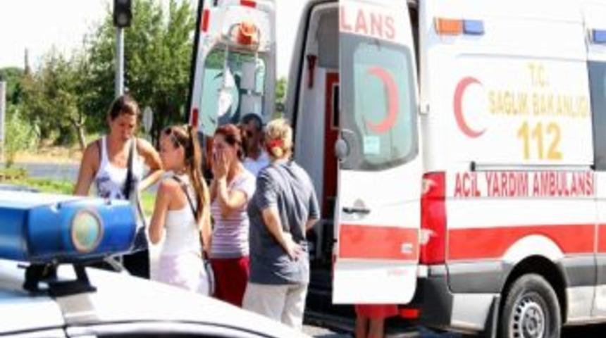 Edremit&rsquo;te 3 Otomobil Birbirine Girdi: 3 Yaralı