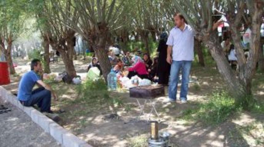 Sepetini Alan Pikniğe Koştu