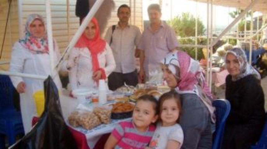 İhtiyaç Sahibi Öğrenciler İçin Stant Açtı