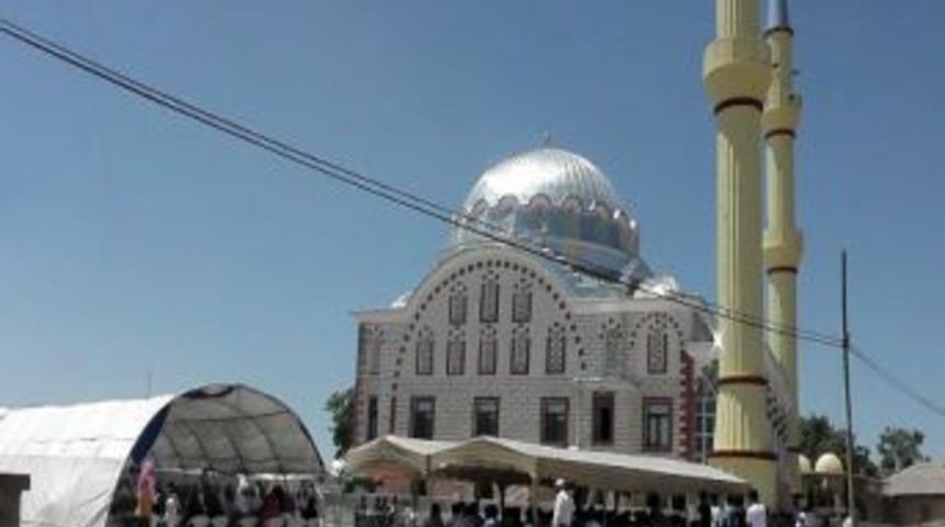 Kulu'ya Bağlı Kırkkuyu K&ouml;y&uuml;'nde &Ccedil;ifte Minareli Cami İbadete A&ccedil;ıldı