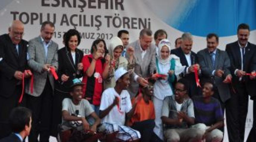 Başbakan Erdoğan, TOKİ A&ccedil;ılışlarını Somalili Gen&ccedil;lerle Yaptı