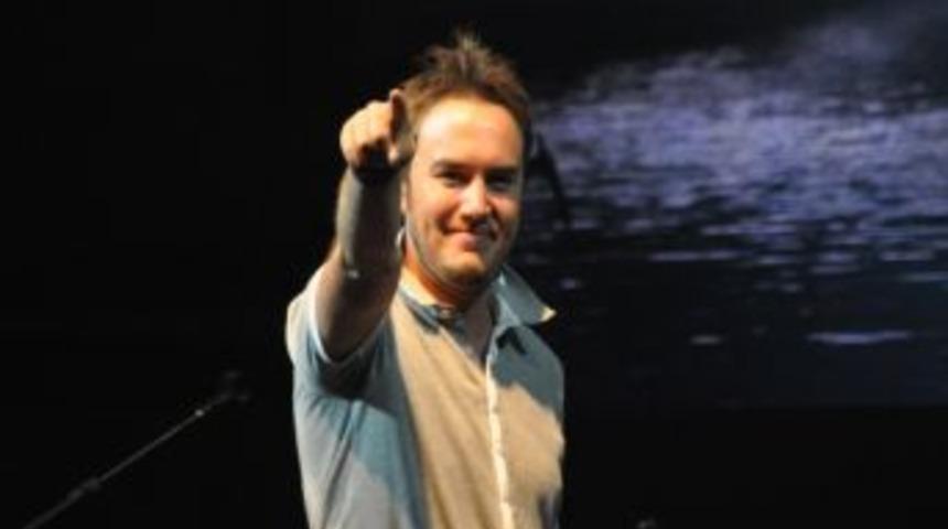 İneg&ouml;l'de Mustafa Ceceli R&uuml;zgarı Esti