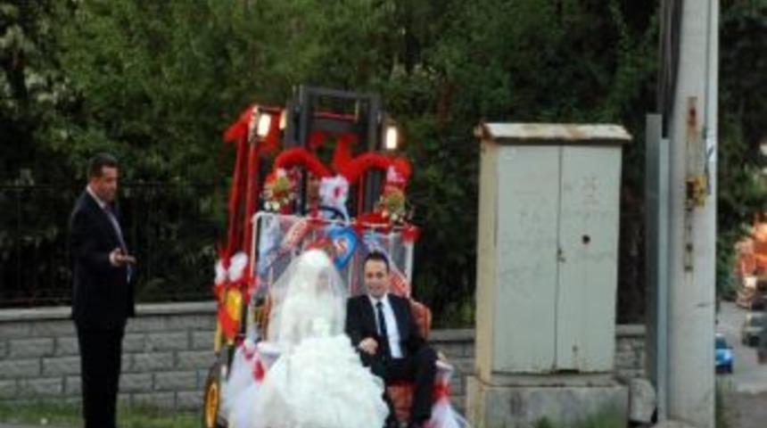 D&uuml;ğ&uuml;n Aracı Forklift Oldu