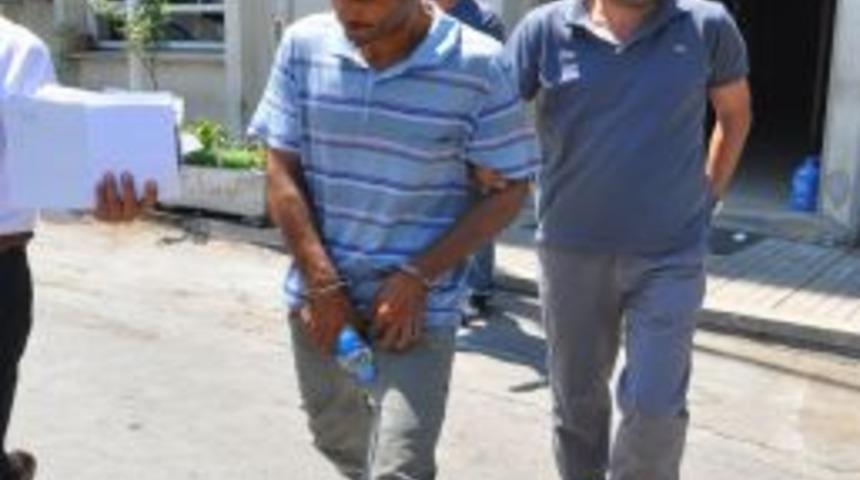 Cinayet Zanlısını Kolundaki Sargı Bezi Yakalattı