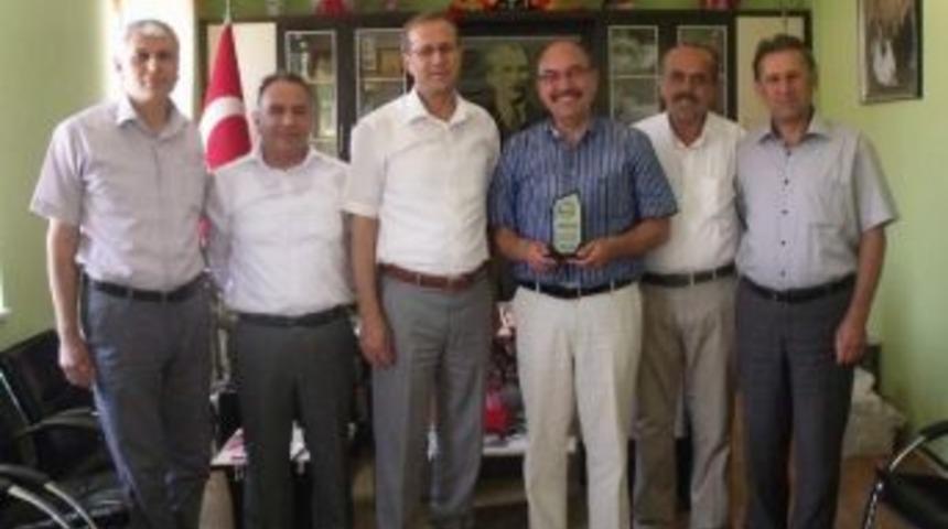 Belediye Başkanı Uslu&rsquo;ya Plaket