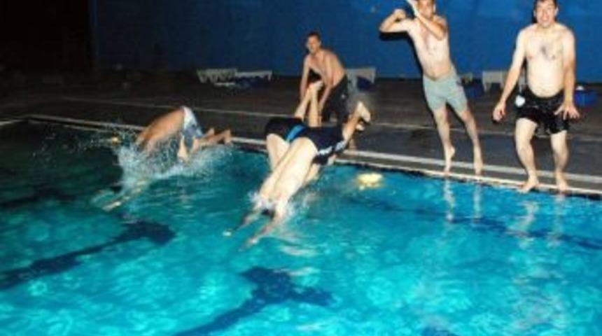 Gazeteciler Aqua Parkta Serinledi