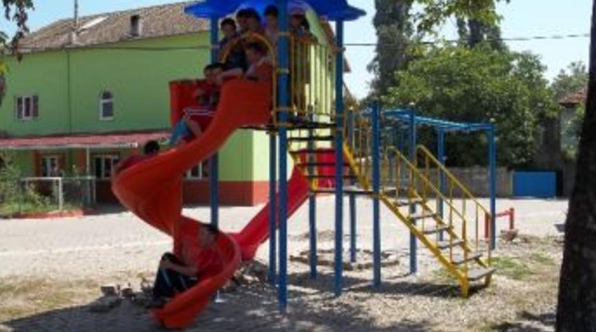 Saltukova Belediyesi'nden 5 Mahalleye &Ccedil;ocuk Parkı