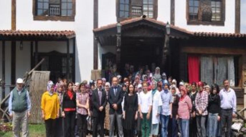 Elsanatları, 2012 Yılı Kurs D&ouml;nemini Tamamladı