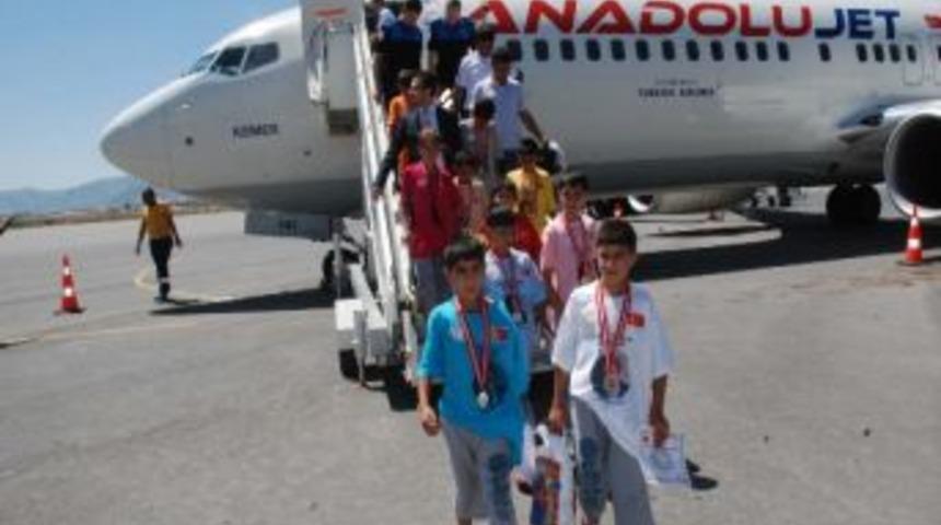 Muşlu &Ccedil;ocuklar Kıbrıs&rsquo;tan Mutlu D&ouml;nd&uuml;