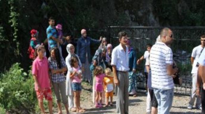 Mahalle Sakinlerinden Yol Tepkisi