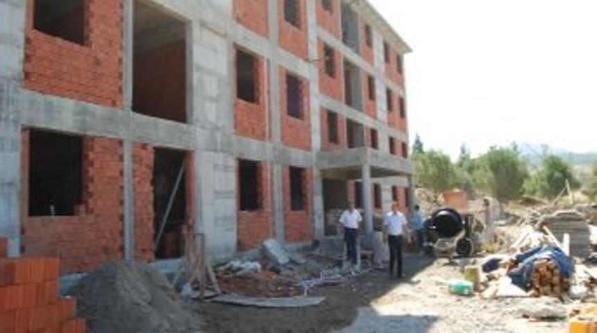 Sındırgı'da Orta&ouml;ğrenim Yurdu Inşaatı Devam Ediyor