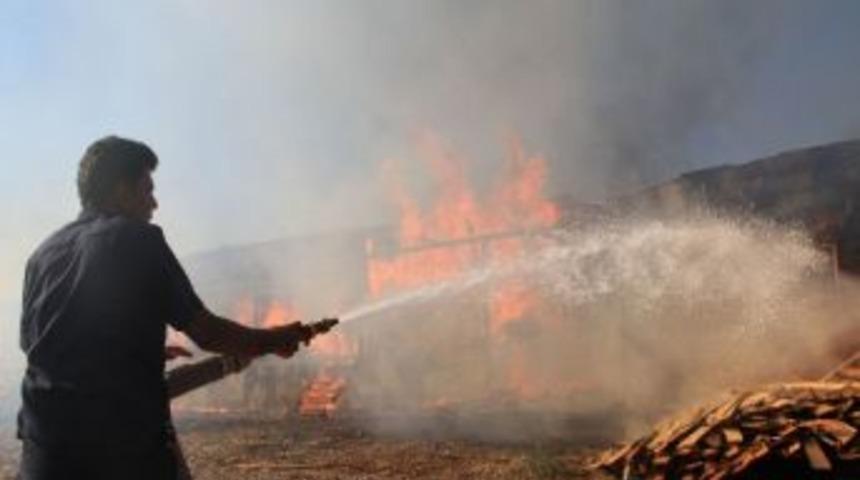 Kereste At&ouml;lyesinde Yangın