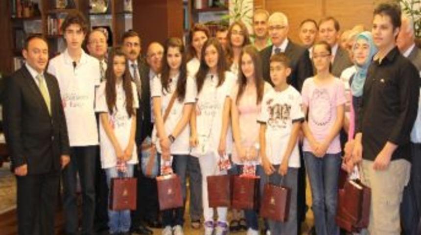 Vali &Ccedil;akır&rsquo;dan Sbs&rsquo;de Başarılı &Ouml;ğrencilere Altın