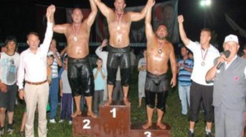 Hergeleci G&uuml;reşlerinde Başpehlivan Kartepeli Başdemir Oldu