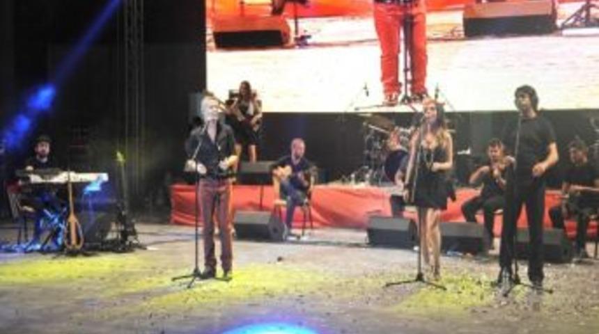 Arif Nihat Asya A&ccedil;ık Hava Tiyatrosu A&ccedil;ıldı