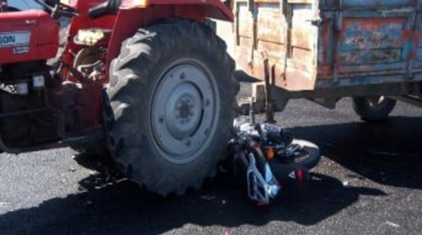 Motosiklet, Trakt&ouml;r&uuml;n Altına Girdi