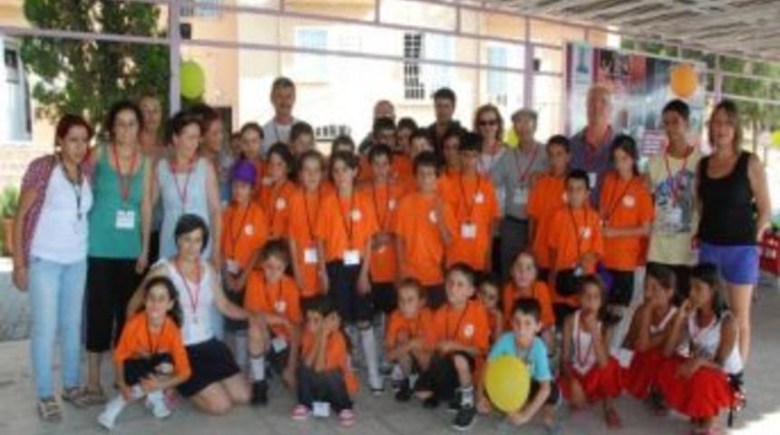 Dikili'de Vanlı &Ccedil;ocuklara Dayanışma Kampı