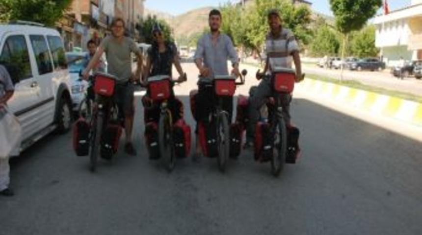 Tuvalet İ&ccedil;in Pedal &Ccedil;eviriyorlar