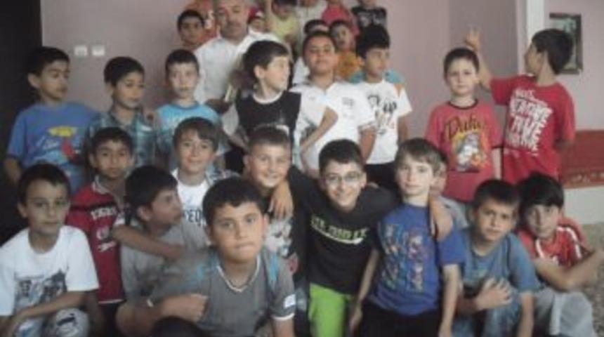 Reyhan-Der 700 &Ccedil;ocuğa Kur'&acirc;n Hediye Etti