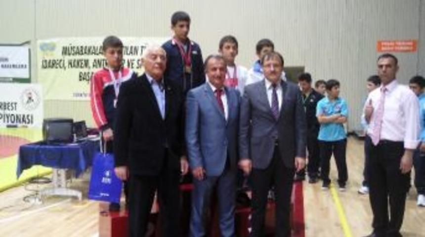 Gem&rsquo;in Pehlivanı &Ouml;zbey Polonya Yolcusu