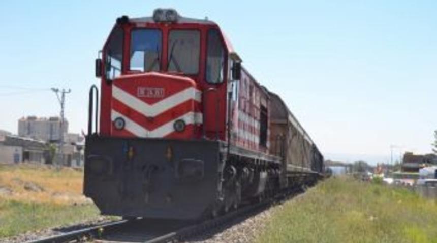 Tren Yayaya &Ccedil;arptı