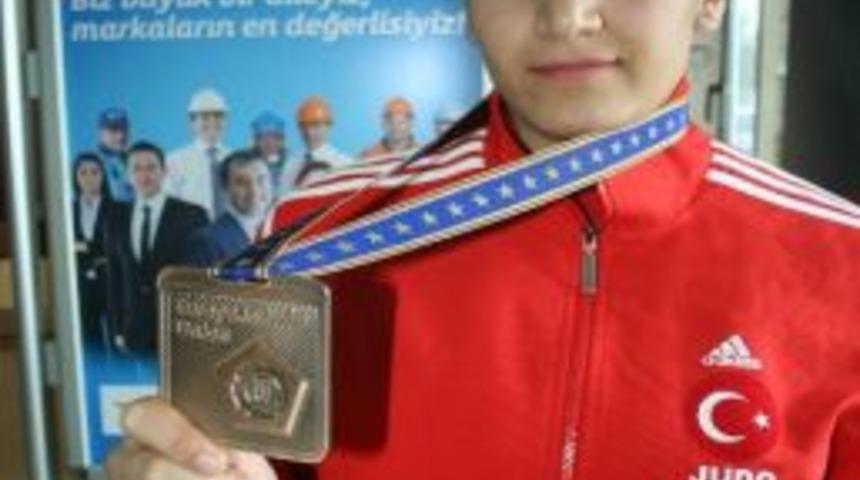 Nurcan G&uuml;ng&ouml;r, Boğaz İ&ccedil;inde Avrupa İkincisi Oldu