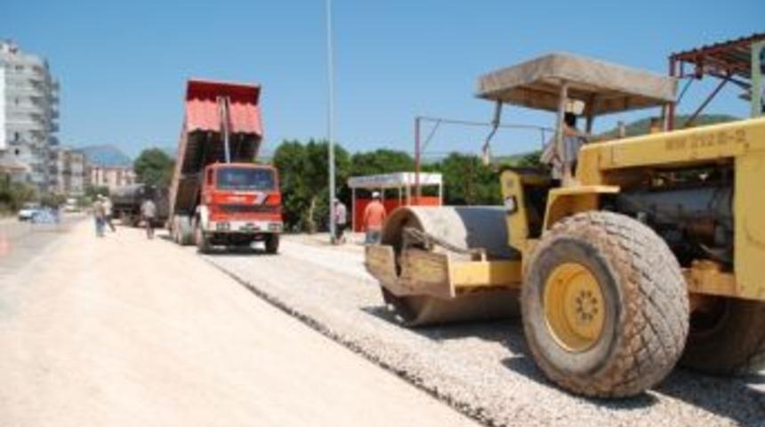 &Ccedil;evre yolunda asfalt &ccedil;alışması