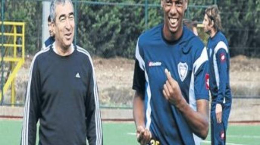 Bucaspor Fifa'lık Sıkıntılarını &Ccedil;&ouml;z&uuml;yor