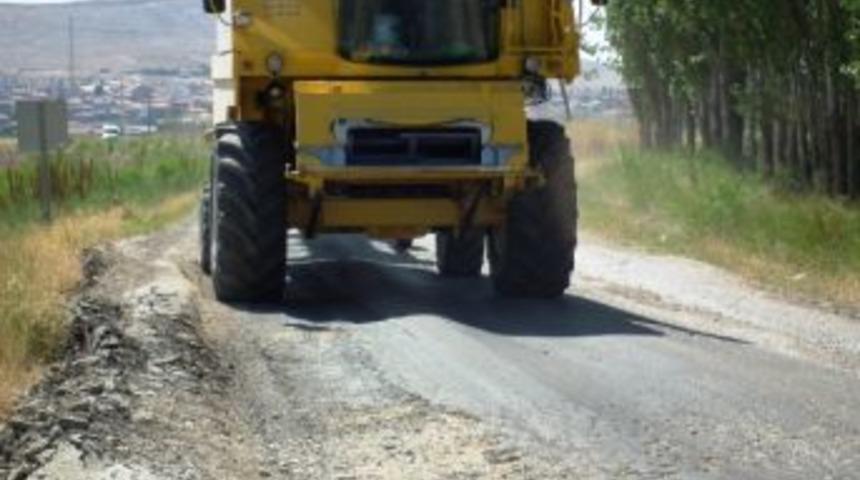 Altıntaş-aslanapa Karayolu S&uuml;r&uuml;c&uuml;leri İsyan Ettiriyor