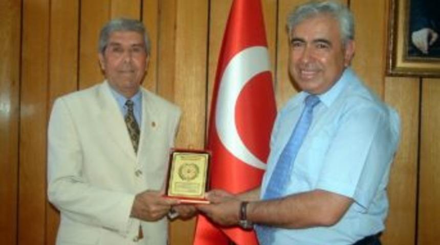 Burhaniye&rsquo; De Muhtara Başarı Plaketi