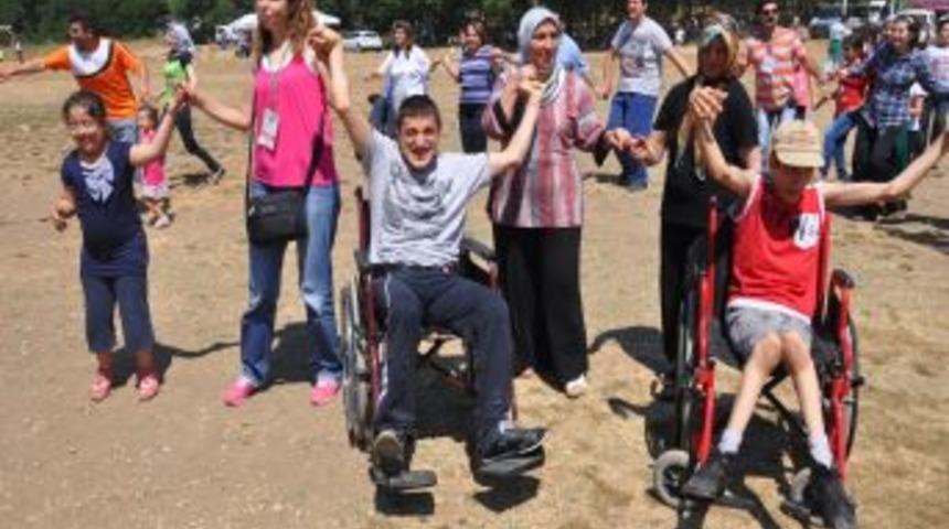 Engelliler Piknikte Eğlendi