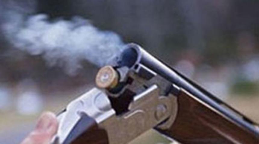 D&uuml;ğ&uuml;nde karşılıksız aşkını vurdu