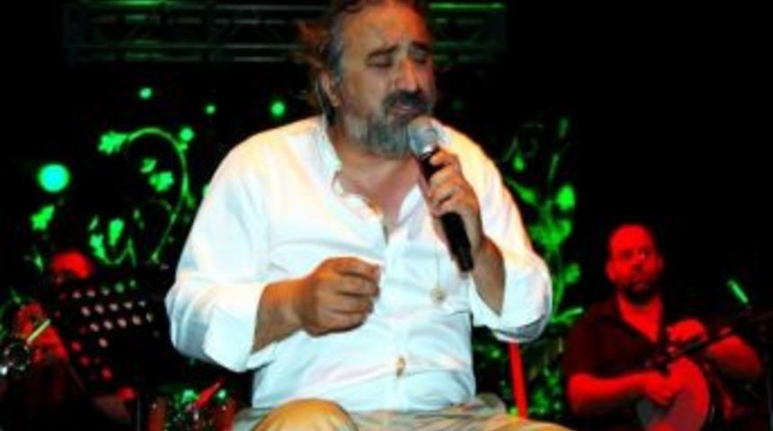 Sarımsaklı Kumsalında Volkan Konak R&uuml;zgarı Esti