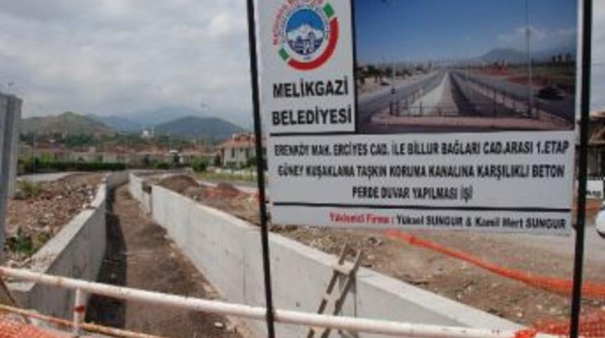 Erenk&ouml;y Taşkın Koruma Kanalı &Ccedil;alışmaları Devam Ediyor